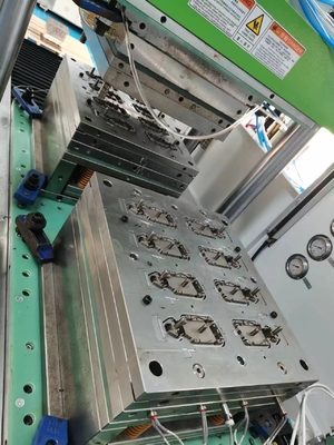 Vloeibare siliconen spuitgieten LSR kunststof CNC EDM meerdere holtes